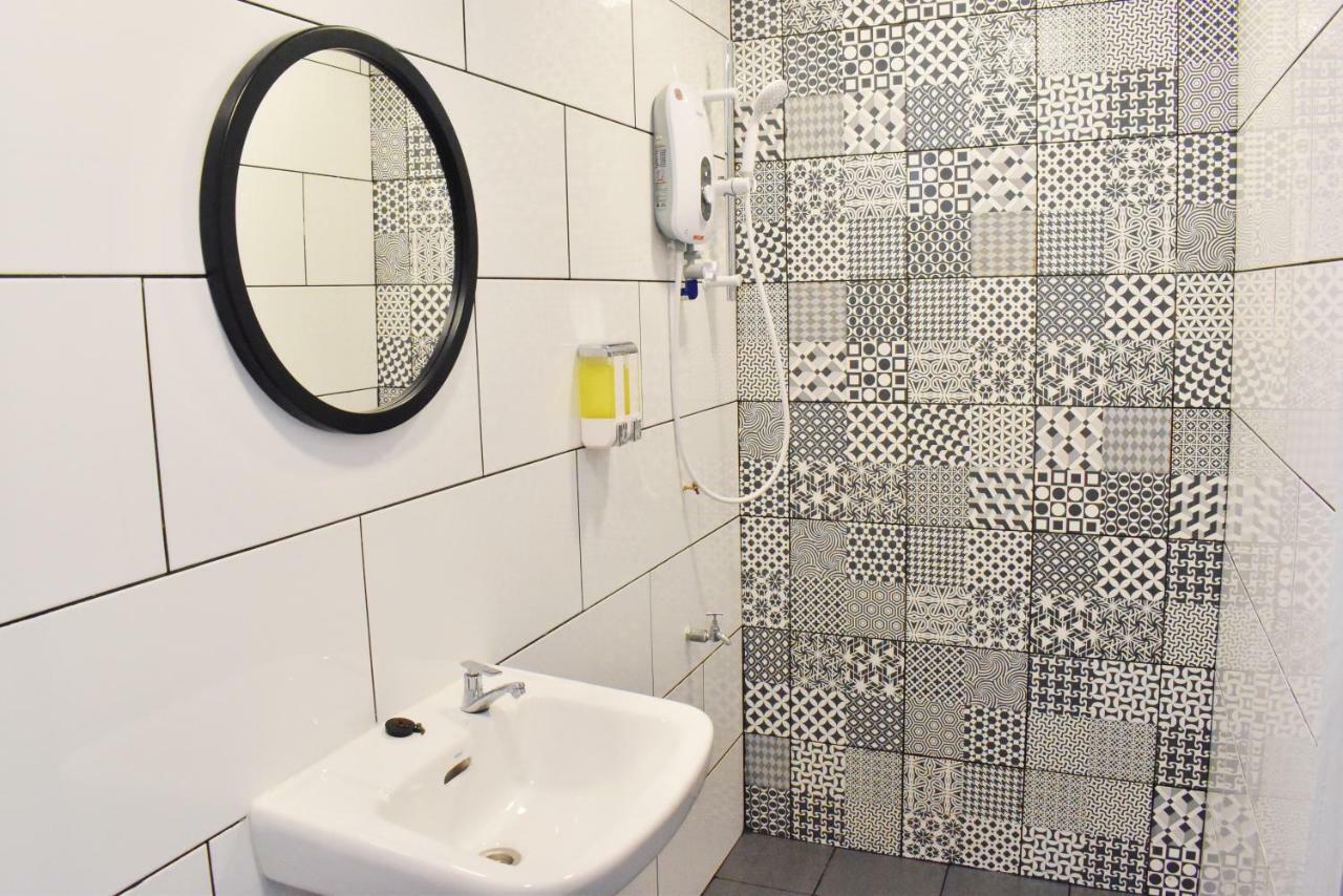 Ocean House Hostel Semporna Kültér fotó