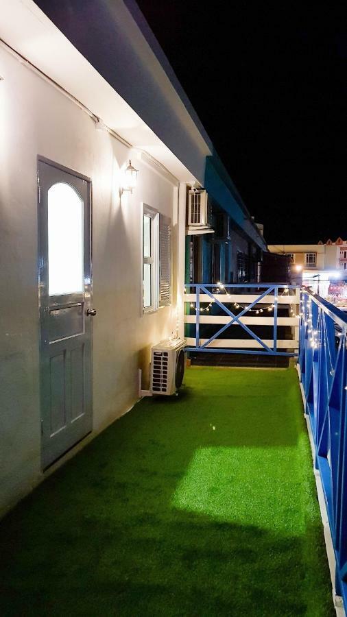 Ocean House Hostel Semporna Kültér fotó